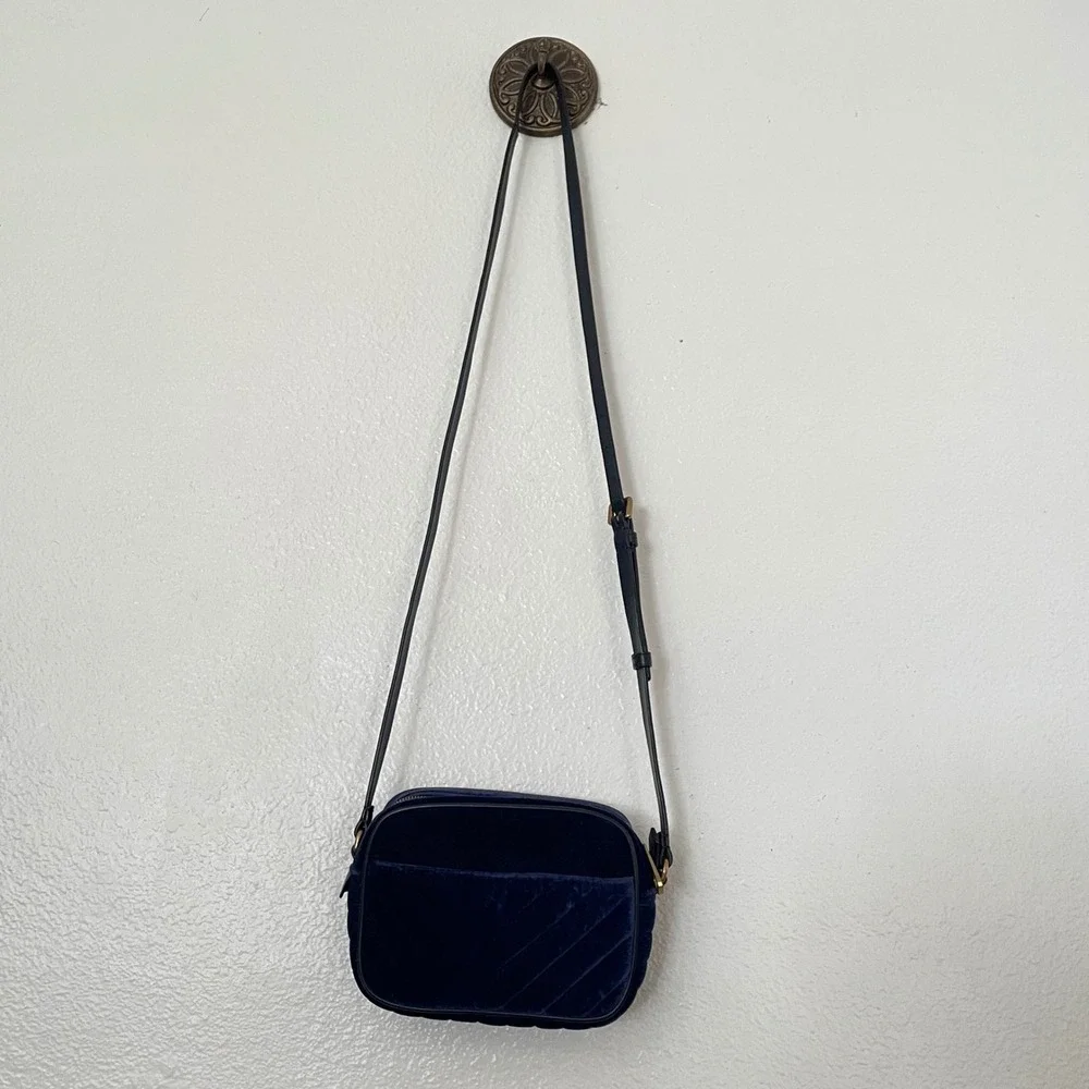 J.Crew Signet Camera Bag Navy Blue Velvet Chevron Quilted Crossbody H4031